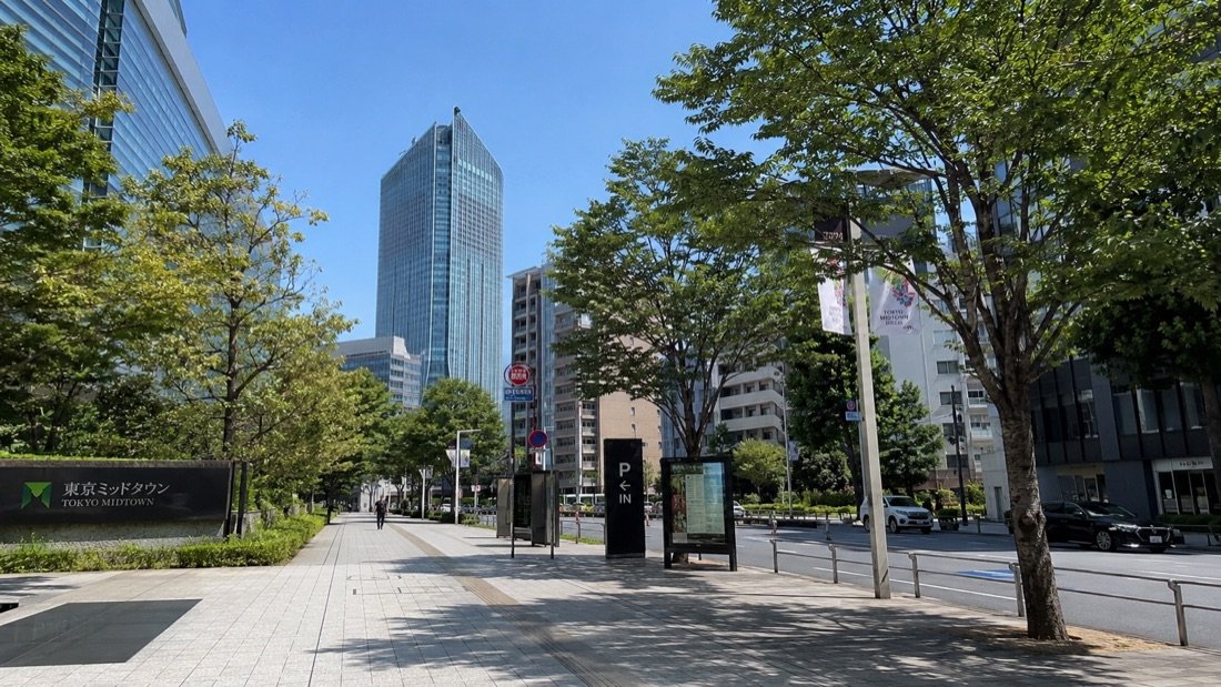 東京ミッドタウン前の外苑東通り